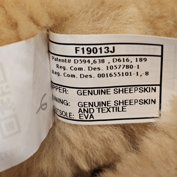 UGG Bailey 3 Button Shearling Boot - Picture 16 of 16